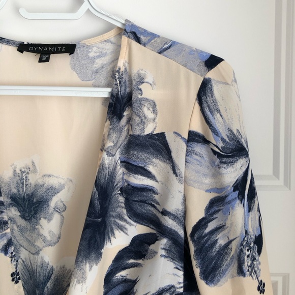 DYNAMITE Floral Romper - Picture 4 of 5